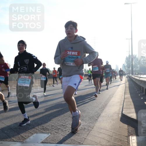 03.10.2025 - Köhlbrandbrückenlauf Luisa Fischer http://msf.ph/oto/8990268 03.10.2025 10:14:08 Position 3 2759, 2760, 1396 meine-sportfotos.de