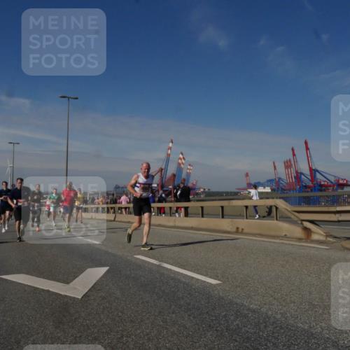03.10.2025 - Köhlbrandbrückenlauf Matties Gatica Varas http://msf.ph/oto/8990271 03.10.2025 12:39:34 Position 2  meine-sportfotos.de