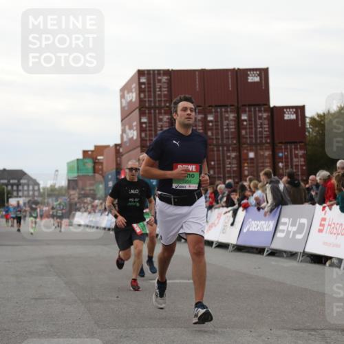 03.10.2025 - Köhlbrandbrückenlauf Yannick Fuchs http://msf.ph/oto/8990272 03.10.2025 16:01:56 Ziel 7204, 9145, 9192, 9324 meine-sportfotos.de