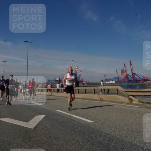 03.10.2025 - Köhlbrandbrückenlauf Matties Gatica Varas http://msf.ph/oto/8990275 03.10.2025 12:39:35 Position 2  meine-sportfotos.de