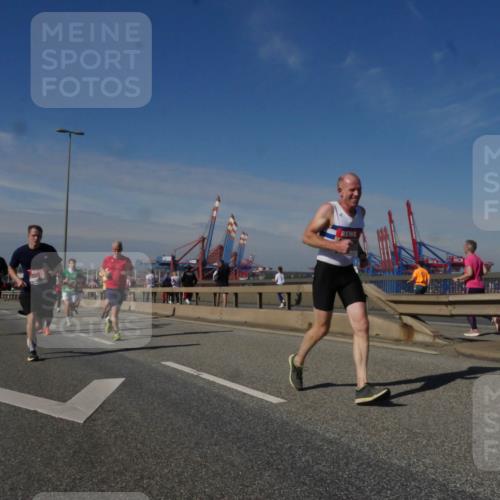 03.10.2025 - Köhlbrandbrückenlauf Matties Gatica Varas http://msf.ph/oto/8990280 03.10.2025 12:39:36 Position 2 118 meine-sportfotos.de
