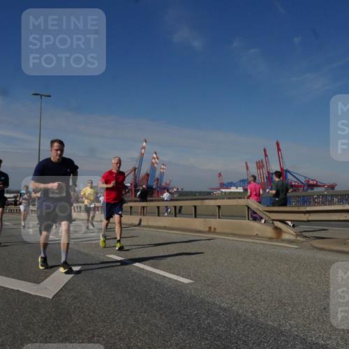 03.10.2025 - Köhlbrandbrückenlauf Matties Gatica Varas http://msf.ph/oto/8990285 03.10.2025 12:39:37 Position 2  meine-sportfotos.de
