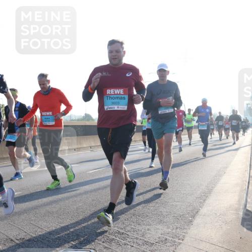 03.10.2025 - Köhlbrandbrückenlauf Luisa Fischer http://msf.ph/oto/8990287 03.10.2025 10:14:10 Position 3 2979, 3719, 3603 meine-sportfotos.de