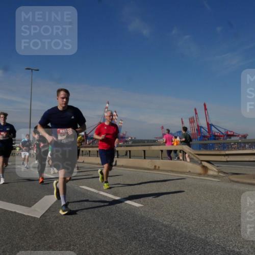 03.10.2025 - Köhlbrandbrückenlauf Matties Gatica Varas http://msf.ph/oto/8990289 03.10.2025 12:39:37 Position 2  meine-sportfotos.de