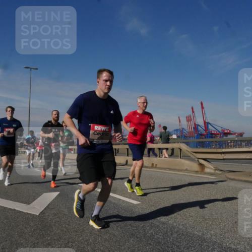 03.10.2025 - Köhlbrandbrückenlauf Matties Gatica Varas http://msf.ph/oto/8990291 03.10.2025 12:39:38 Position 2 119 meine-sportfotos.de
