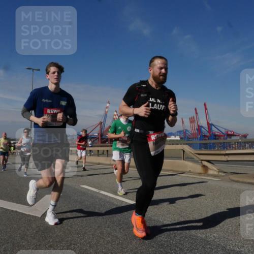 03.10.2025 - Köhlbrandbrückenlauf Matties Gatica Varas http://msf.ph/oto/8990302 03.10.2025 12:39:39 Position 2 3, 10, 3 meine-sportfotos.de