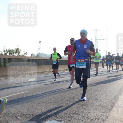 03.10.2025 - Köhlbrandbrückenlauf Luisa Fischer http://msf.ph/oto/8990303 03.10.2025 10:14:13 Position 3 1553, 2955 meine-sportfotos.de
