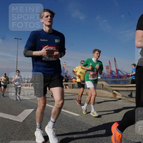 03.10.2025 - Köhlbrandbrückenlauf Matties Gatica Varas http://msf.ph/oto/8990304 03.10.2025 12:39:40 Position 2 4322, 23, 7371 meine-sportfotos.de