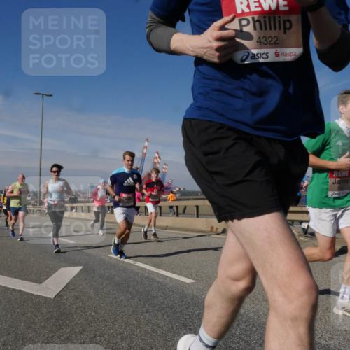 03.10.2025 - Köhlbrandbrückenlauf Matties Gatica Varas http://msf.ph/oto/8990307 03.10.2025 12:39:40 Position 2 142, 4322 meine-sportfotos.de