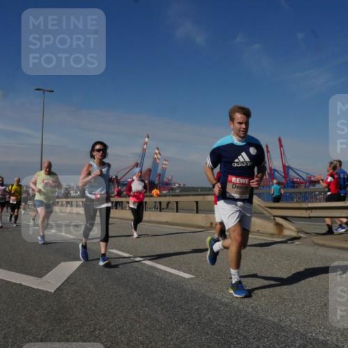 03.10.2025 - Köhlbrandbrückenlauf Matties Gatica Varas http://msf.ph/oto/8990316 03.10.2025 12:39:41 Position 2 5011, 118 meine-sportfotos.de