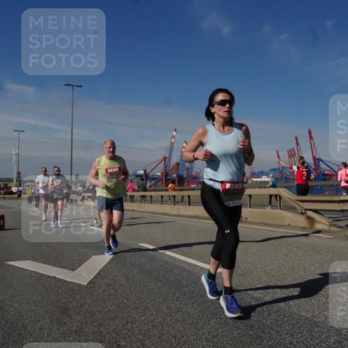 03.10.2025 - Köhlbrandbrückenlauf Matties Gatica Varas http://msf.ph/oto/8990323 03.10.2025 12:39:42 Position 2  meine-sportfotos.de