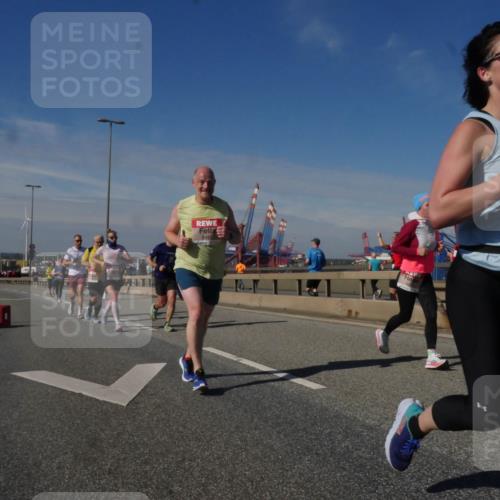 03.10.2025 - Köhlbrandbrückenlauf Matties Gatica Varas http://msf.ph/oto/8990327 03.10.2025 12:39:43 Position 2 6447, 4303 meine-sportfotos.de
