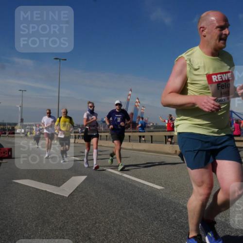 03.10.2025 - Köhlbrandbrückenlauf Matties Gatica Varas http://msf.ph/oto/8990335 03.10.2025 12:39:44 Position 2 6447 meine-sportfotos.de
