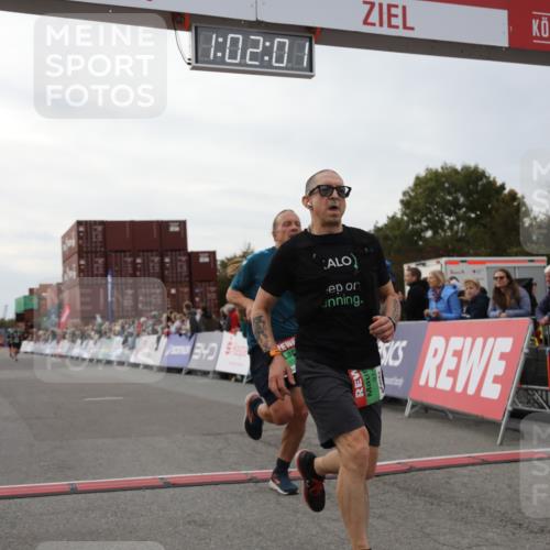 03.10.2025 - Köhlbrandbrückenlauf Yannick Fuchs http://msf.ph/oto/8990357 03.10.2025 16:01:59 Ziel 7204, 7299, 9145, 9324 meine-sportfotos.de