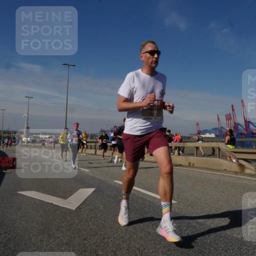 03.10.2025 - Köhlbrandbrückenlauf Matties Gatica Varas http://msf.ph/oto/8990358 03.10.2025 12:39:47 Position 2 6631 meine-sportfotos.de