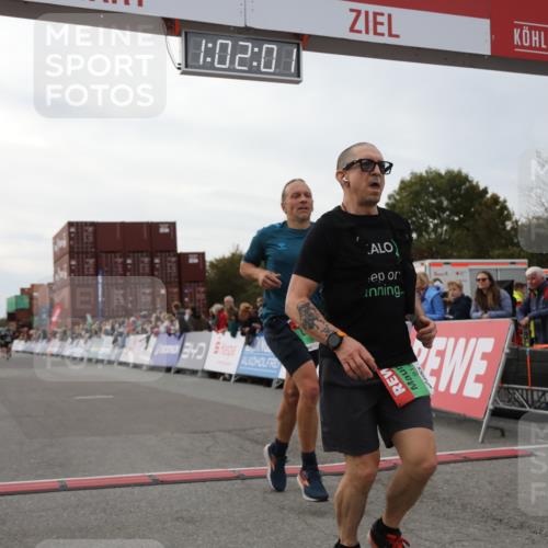 03.10.2025 - Köhlbrandbrückenlauf Yannick Fuchs http://msf.ph/oto/8990363 03.10.2025 16:01:59 Ziel 7204, 7299, 9145, 9324 meine-sportfotos.de