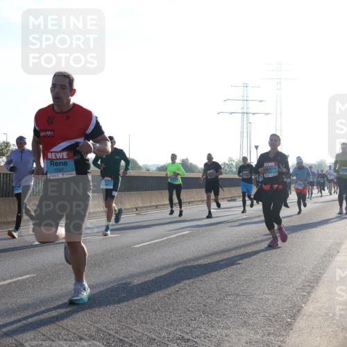03.10.2025 - Köhlbrandbrückenlauf Luisa Fischer http://msf.ph/oto/8990364 03.10.2025 10:14:21 Position 3 1297 meine-sportfotos.de