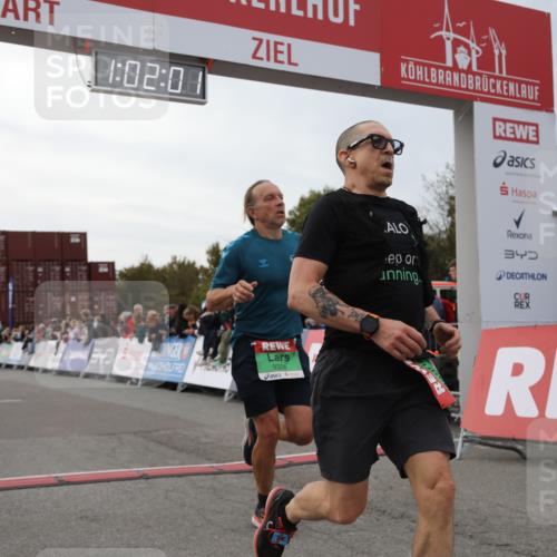 03.10.2025 - Köhlbrandbrückenlauf Yannick Fuchs http://msf.ph/oto/8990368 03.10.2025 16:01:59 Ziel 7204, 7299, 9145, 9324 meine-sportfotos.de