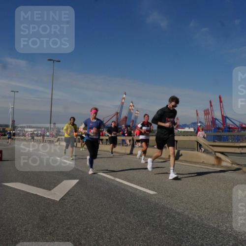 03.10.2025 - Köhlbrandbrückenlauf Matties Gatica Varas http://msf.ph/oto/8990370 03.10.2025 12:39:49 Position 2  meine-sportfotos.de