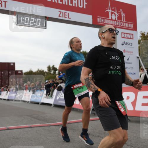 03.10.2025 - Köhlbrandbrückenlauf Yannick Fuchs http://msf.ph/oto/8990374 03.10.2025 16:02:00 Ziel 7204, 7299, 9145, 9324 meine-sportfotos.de