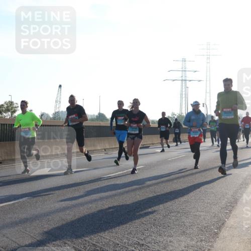 03.10.2025 - Köhlbrandbrückenlauf Luisa Fischer http://msf.ph/oto/8990382 03.10.2025 10:14:23 Position 3 1 meine-sportfotos.de