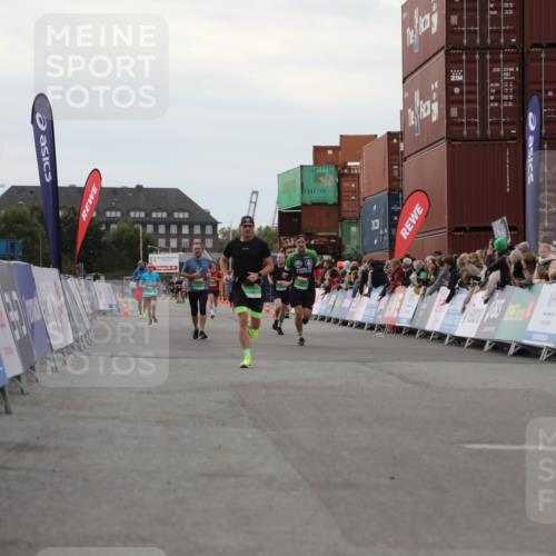 03.10.2025 - Köhlbrandbrückenlauf Yannick Fuchs http://msf.ph/oto/8990390 03.10.2025 16:02:01 Ziel 7204, 7299, 8988, 9145, 9324 meine-sportfotos.de