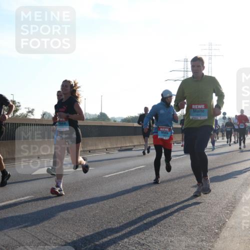 03.10.2025 - Köhlbrandbrückenlauf Luisa Fischer http://msf.ph/oto/8990392 03.10.2025 10:14:24 Position 3 1077, 1330, 1517 meine-sportfotos.de