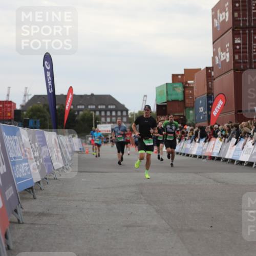 03.10.2025 - Köhlbrandbrückenlauf Yannick Fuchs http://msf.ph/oto/8990398 03.10.2025 16:02:01 Ziel 7204, 7299, 8988, 9145, 9324 meine-sportfotos.de