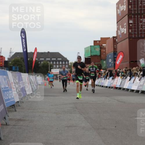 03.10.2025 - Köhlbrandbrückenlauf Yannick Fuchs http://msf.ph/oto/8990402 03.10.2025 16:02:01 Ziel 7204, 7299, 8988, 9145, 9324 meine-sportfotos.de