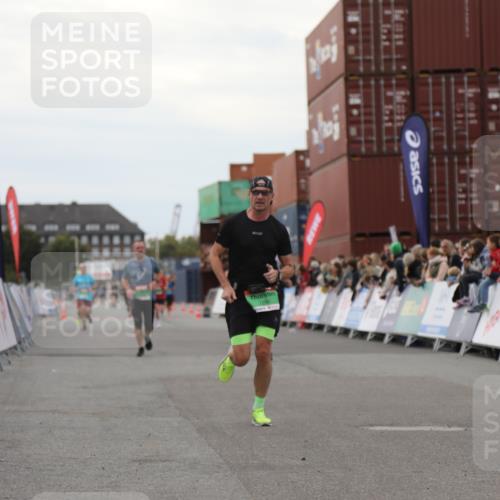 03.10.2025 - Köhlbrandbrückenlauf Yannick Fuchs http://msf.ph/oto/8990415 03.10.2025 16:02:04 Ziel 7115, 7160, 7299, 8988 meine-sportfotos.de