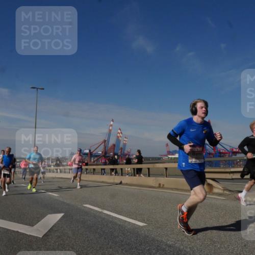 03.10.2025 - Köhlbrandbrückenlauf Matties Gatica Varas http://msf.ph/oto/8990436 03.10.2025 12:40:01 Position 2  meine-sportfotos.de