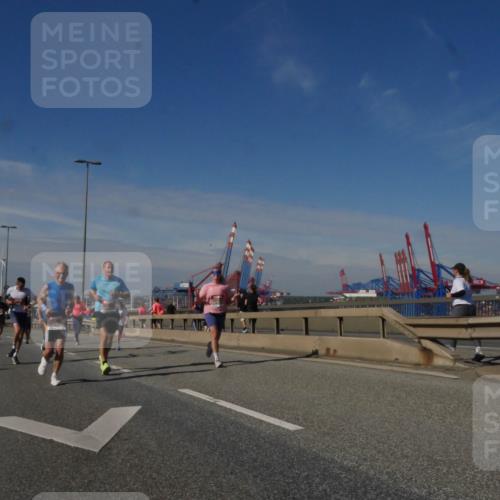 03.10.2025 - Köhlbrandbrückenlauf Matties Gatica Varas http://msf.ph/oto/8990443 03.10.2025 12:40:02 Position 2  meine-sportfotos.de