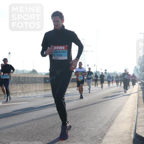03.10.2025 - Köhlbrandbrückenlauf Luisa Fischer http://msf.ph/oto/8990444 03.10.2025 10:14:31 Position 3 2884, 1368 meine-sportfotos.de