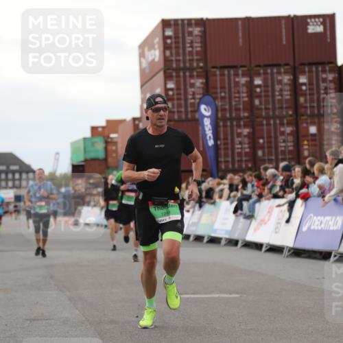 03.10.2025 - Köhlbrandbrückenlauf Yannick Fuchs http://msf.ph/oto/8990447 03.10.2025 16:02:05 Ziel 7115, 7160, 7299, 8988 meine-sportfotos.de