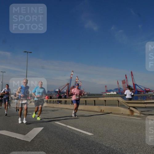 03.10.2025 - Köhlbrandbrückenlauf Matties Gatica Varas http://msf.ph/oto/8990448 03.10.2025 12:40:03 Position 2  meine-sportfotos.de