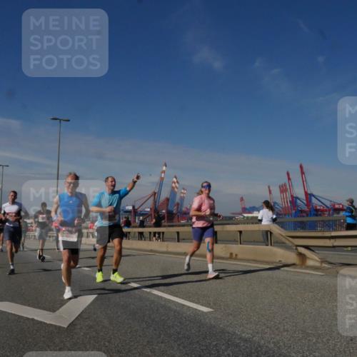 03.10.2025 - Köhlbrandbrückenlauf Matties Gatica Varas http://msf.ph/oto/8990451 03.10.2025 12:40:03 Position 2  meine-sportfotos.de
