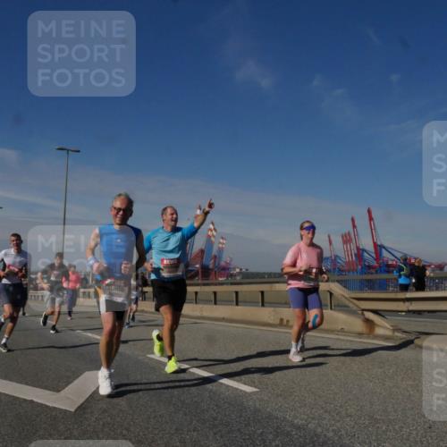 03.10.2025 - Köhlbrandbrückenlauf Matties Gatica Varas http://msf.ph/oto/8990454 03.10.2025 12:40:03 Position 2  meine-sportfotos.de