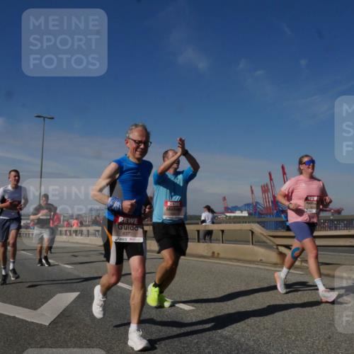 03.10.2025 - Köhlbrandbrückenlauf Matties Gatica Varas http://msf.ph/oto/8990456 03.10.2025 12:40:04 Position 2 4372, 4291 meine-sportfotos.de