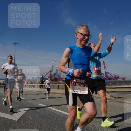 03.10.2025 - Köhlbrandbrückenlauf Matties Gatica Varas http://msf.ph/oto/8990460 03.10.2025 12:40:04 Position 2 4372, 6523 meine-sportfotos.de