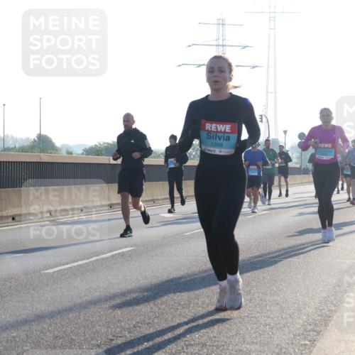 03.10.2025 - Köhlbrandbrückenlauf Luisa Fischer http://msf.ph/oto/8990477 03.10.2025 10:14:36 Position 3 1208 meine-sportfotos.de