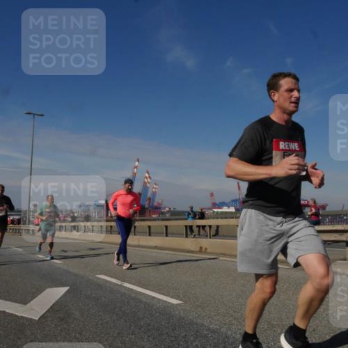 03.10.2025 - Köhlbrandbrückenlauf Matties Gatica Varas http://msf.ph/oto/8990479 03.10.2025 12:40:07 Position 2  meine-sportfotos.de