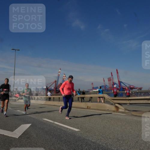 03.10.2025 - Köhlbrandbrückenlauf Matties Gatica Varas http://msf.ph/oto/8990480 03.10.2025 12:40:07 Position 2  meine-sportfotos.de