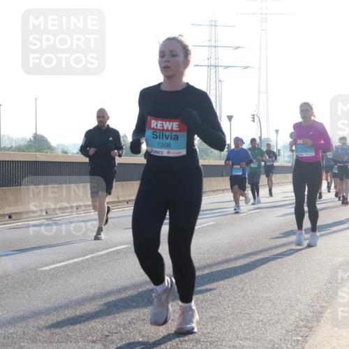 03.10.2025 - Köhlbrandbrückenlauf Luisa Fischer http://msf.ph/oto/8990481 03.10.2025 10:14:36 Position 3 1208 meine-sportfotos.de
