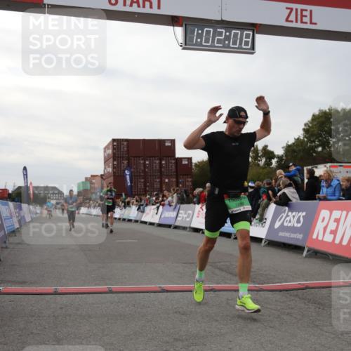 03.10.2025 - Köhlbrandbrückenlauf Yannick Fuchs http://msf.ph/oto/8990482 03.10.2025 16:02:06 Ziel 7115, 7160, 7299, 8988 meine-sportfotos.de