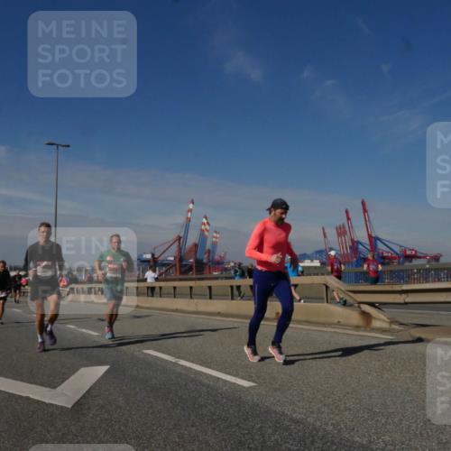 03.10.2025 - Köhlbrandbrückenlauf Matties Gatica Varas http://msf.ph/oto/8990484 03.10.2025 12:40:08 Position 2 118 meine-sportfotos.de