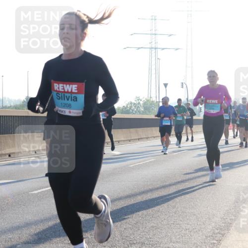 03.10.2025 - Köhlbrandbrückenlauf Luisa Fischer http://msf.ph/oto/8990485 03.10.2025 10:14:36 Position 3 1208 meine-sportfotos.de