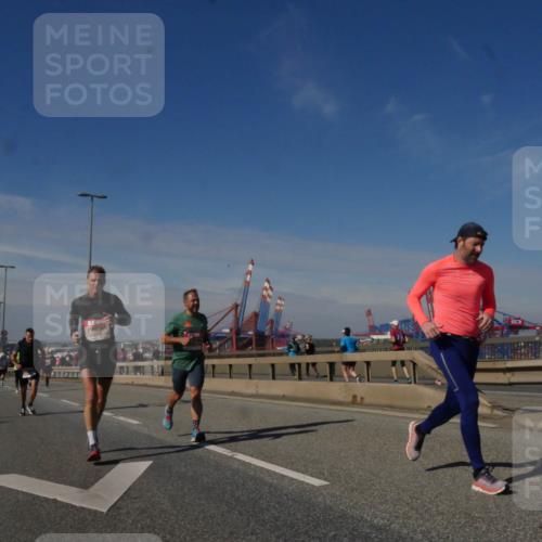03.10.2025 - Köhlbrandbrückenlauf Matties Gatica Varas http://msf.ph/oto/8990486 03.10.2025 12:40:08 Position 2  meine-sportfotos.de