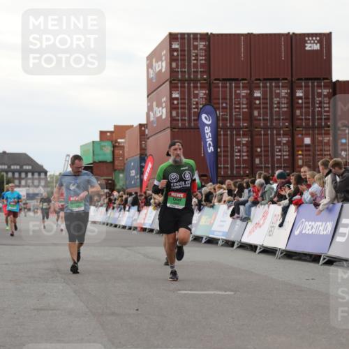 03.10.2025 - Köhlbrandbrückenlauf Yannick Fuchs http://msf.ph/oto/8990489 03.10.2025 16:02:07 Ziel 7115, 7160, 7299, 8988 meine-sportfotos.de