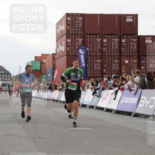 03.10.2025 - Köhlbrandbrückenlauf Yannick Fuchs http://msf.ph/oto/8990498 03.10.2025 16:02:07 Ziel 7115, 7160, 7299, 8988 meine-sportfotos.de
