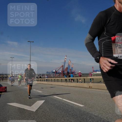 03.10.2025 - Köhlbrandbrückenlauf Matties Gatica Varas http://msf.ph/oto/8990499 03.10.2025 12:40:10 Position 2 3267, 5958, 57 meine-sportfotos.de